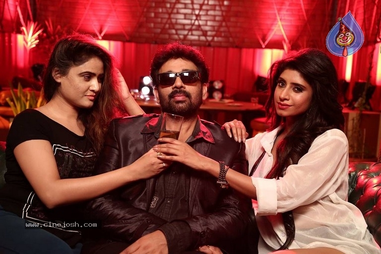 Iruvar Oppandham Movie Working Stills And Photos - 8 / 63 photos