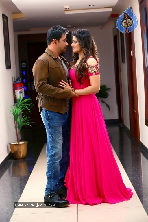 Iruvar Oppandham Movie Working Stills And Photos - 11 / 63 photos