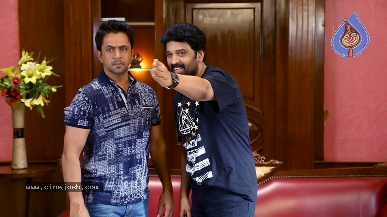 Iruvar Oppandham Movie Working Stills And Photos - 37 / 63 photos