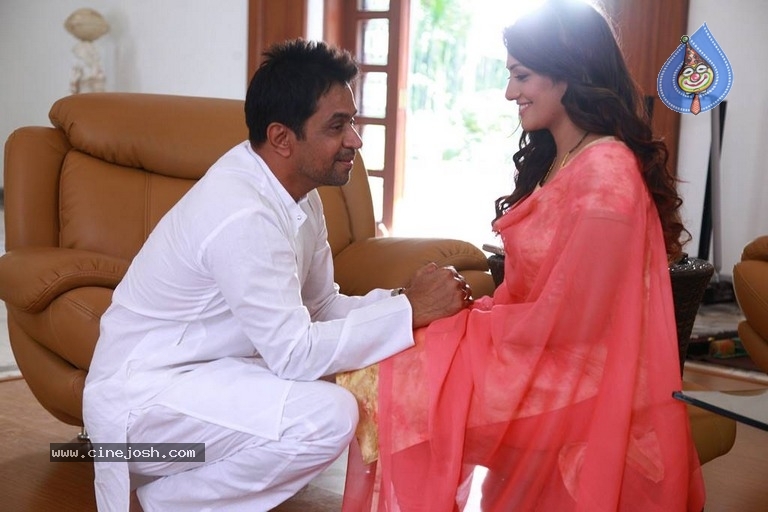 Iruvar Oppandham Movie Working Stills And Photos - 41 / 63 photos