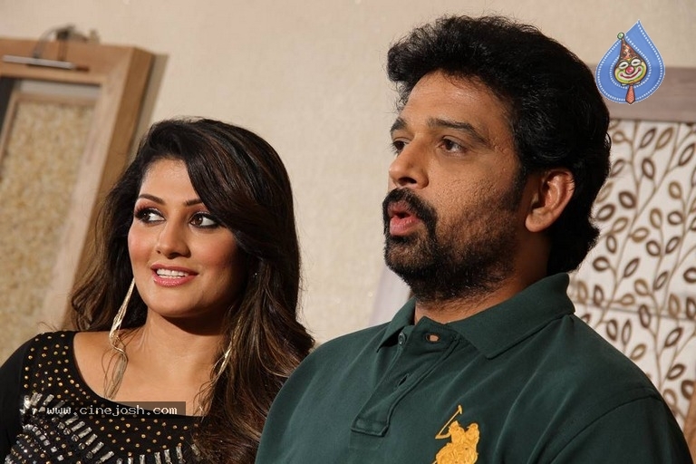 Iruvar Oppandham Movie Working Stills And Photos - 43 / 63 photos