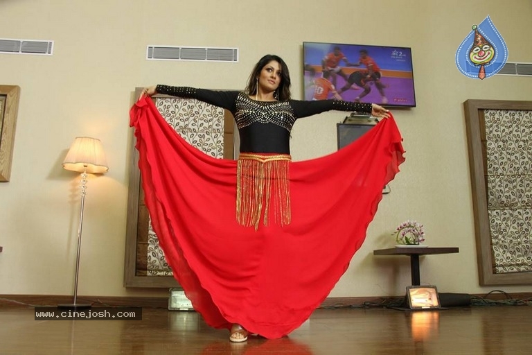 Iruvar Oppandham Movie Working Stills And Photos - 59 / 63 photos