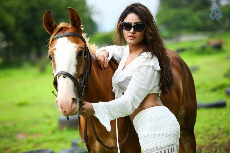 Iruvar Oppandham Tamil Film Photos - 1 / 49 photos