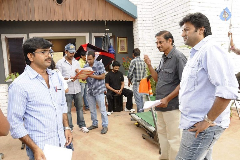 Iruvar Oppandham Tamil Film Photos - 2 / 49 photos