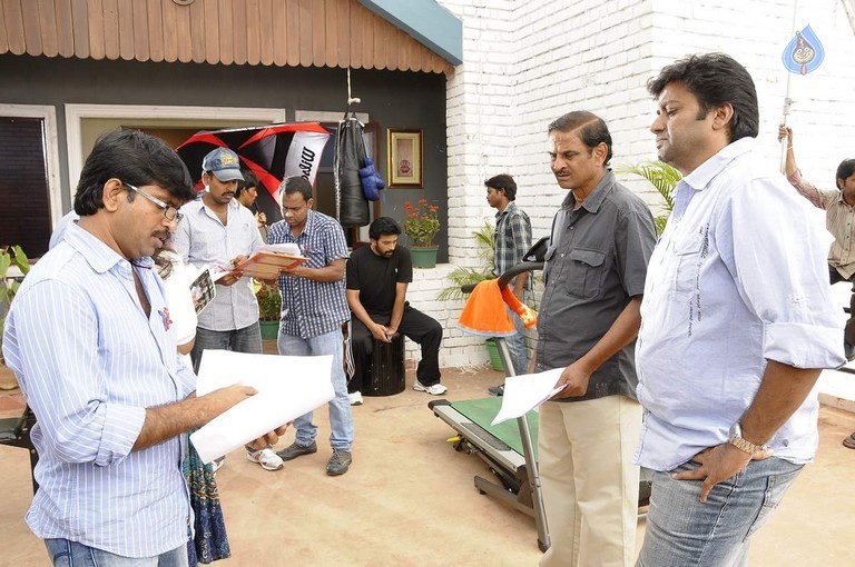 Iruvar Oppandham Tamil Film Photos - 17 / 49 photos