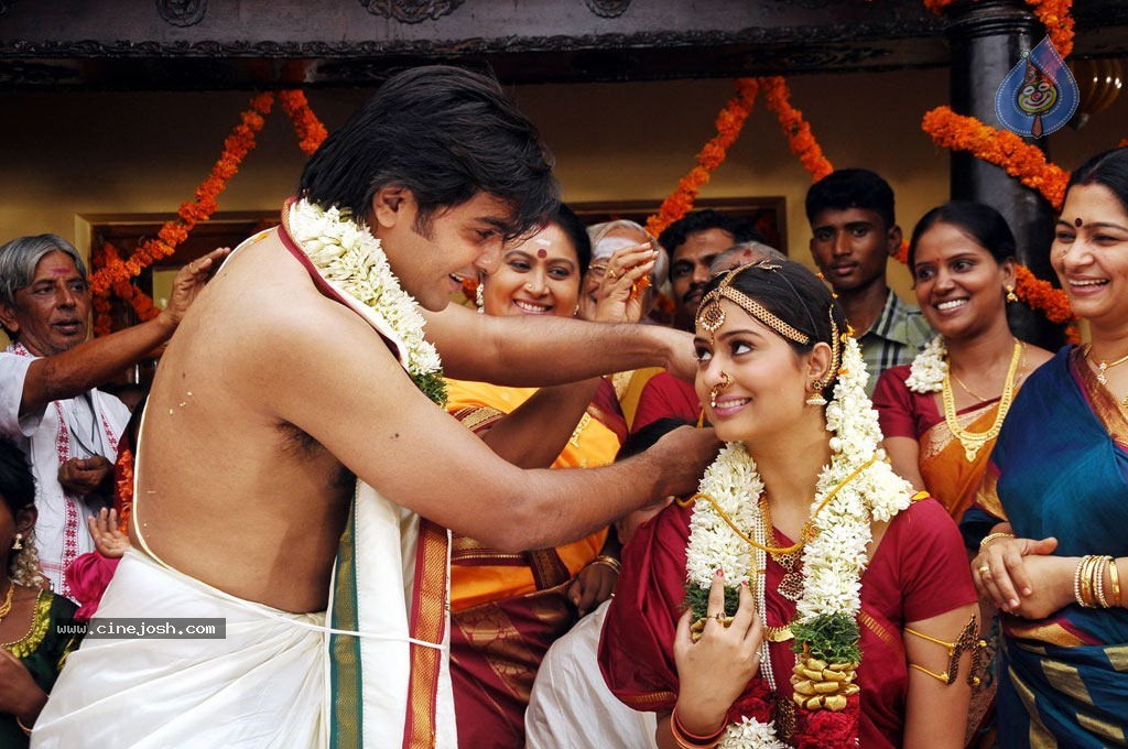 Iruvar Ullam Tamil Movie Stills - 3 / 53 photos