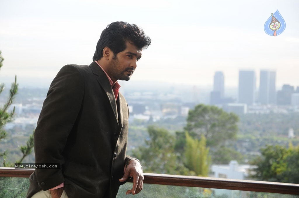 Iruvar Ullam Tamil Movie Stills - 5 / 53 photos