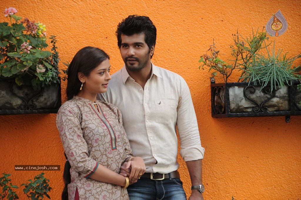 Iruvar Ullam Tamil Movie Stills - 6 / 53 photos