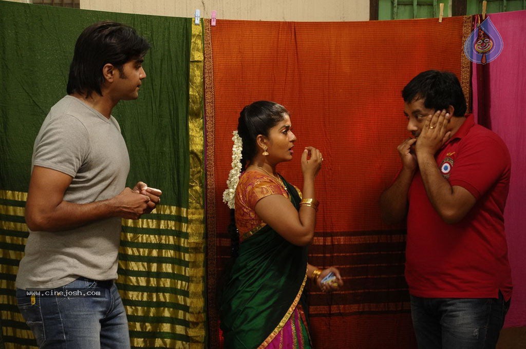 Iruvar Ullam Tamil Movie Stills - 10 / 53 photos