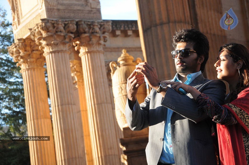 Iruvar Ullam Tamil Movie Stills - 12 / 53 photos