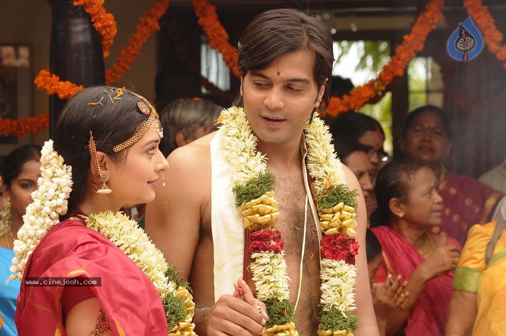 Iruvar Ullam Tamil Movie Stills - 13 / 53 photos