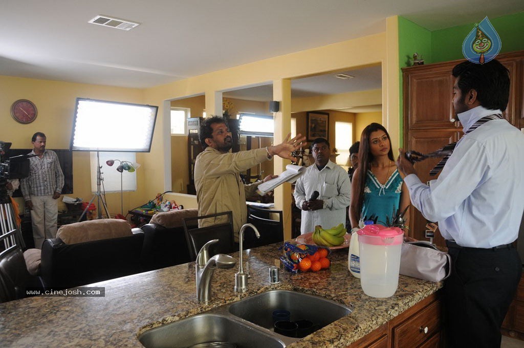 Iruvar Ullam Tamil Movie Stills - 15 / 53 photos