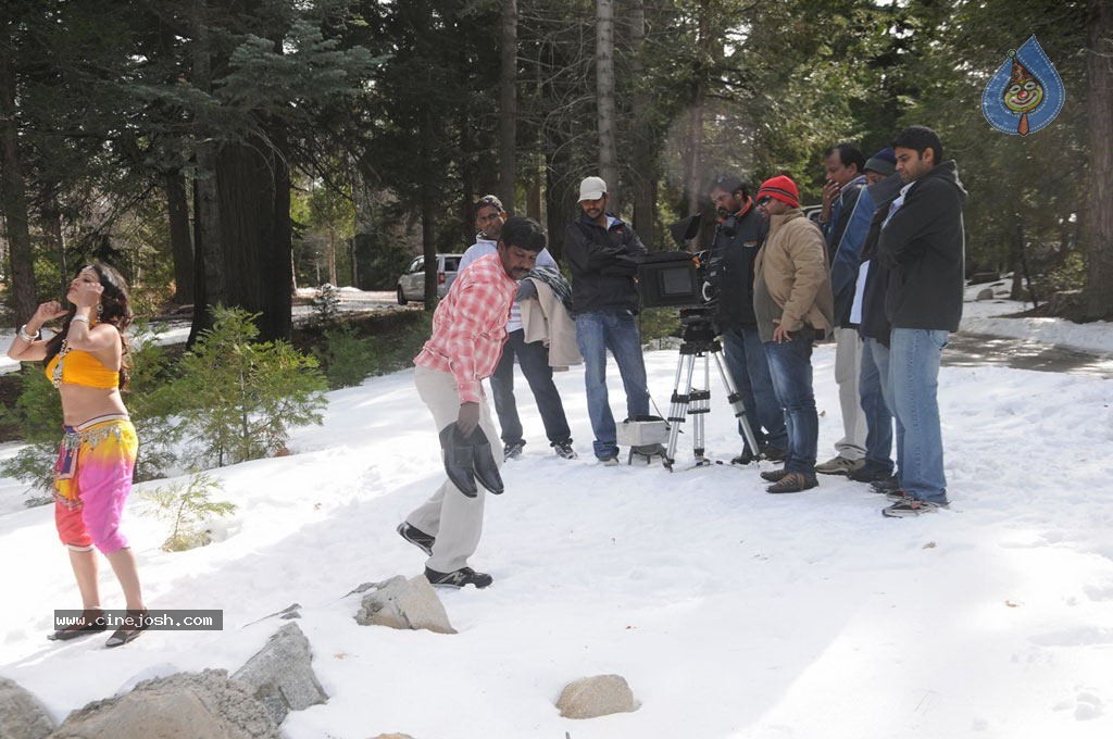 Iruvar Ullam Tamil Movie Stills - 17 / 53 photos