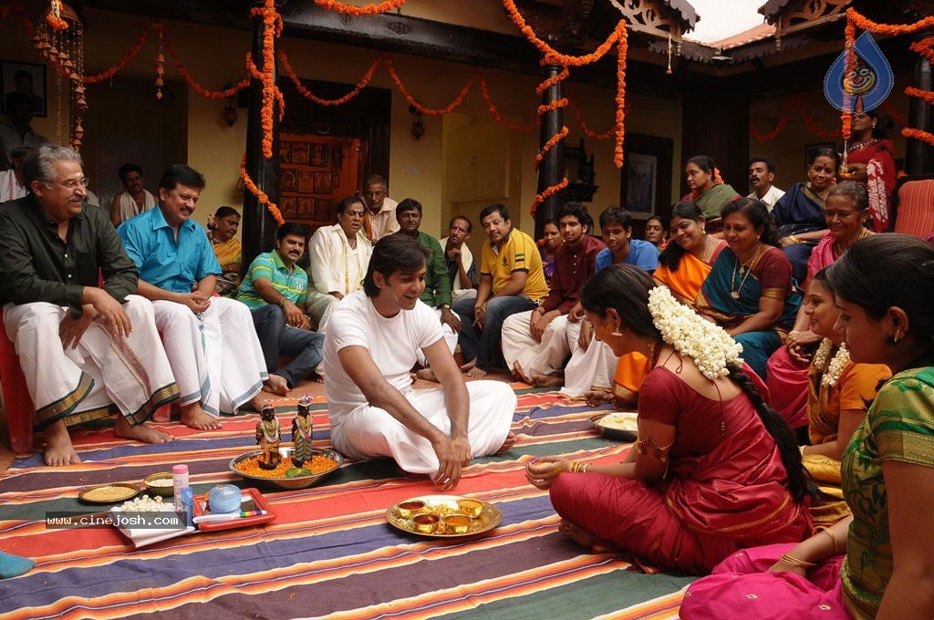 Iruvar Ullam Tamil Movie Stills - 29 / 53 photos