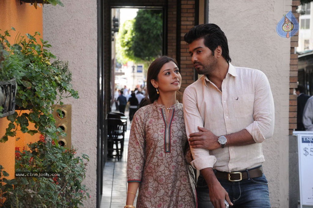 Iruvar Ullam Tamil Movie Stills - 48 / 53 photos