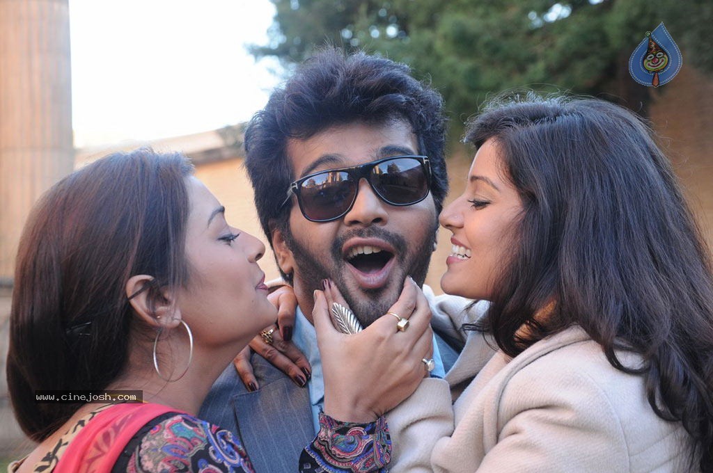 Iruvar Ullam Tamil Movie Stills - 50 / 53 photos