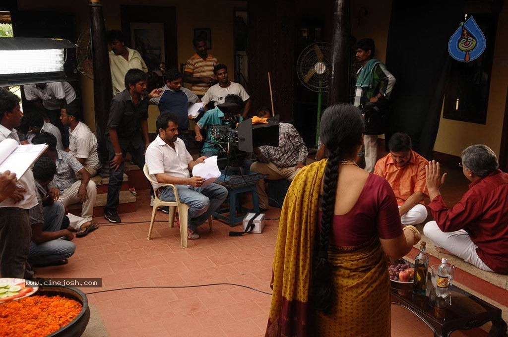 Iruvar Ullam Tamil Movie Stills - 51 / 53 photos