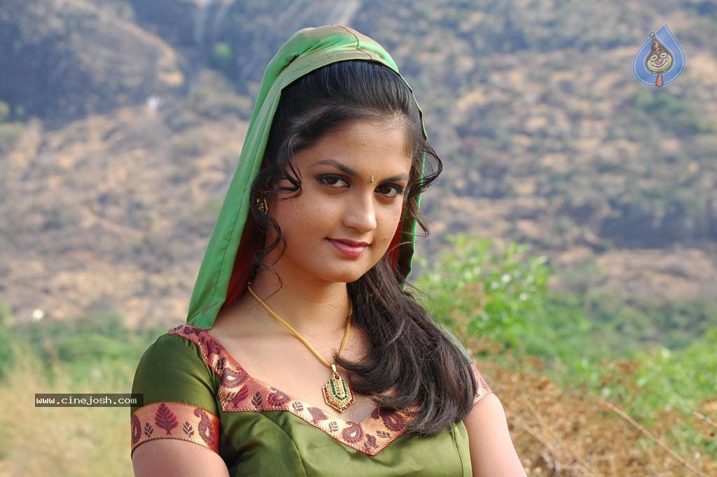 Isakki Tamil Movie Stills - 23 / 35 photos
