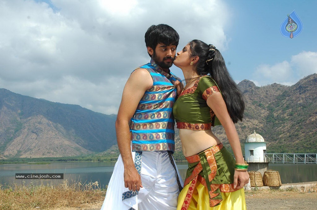Isakki Tamil Movie Stills - 33 / 35 photos