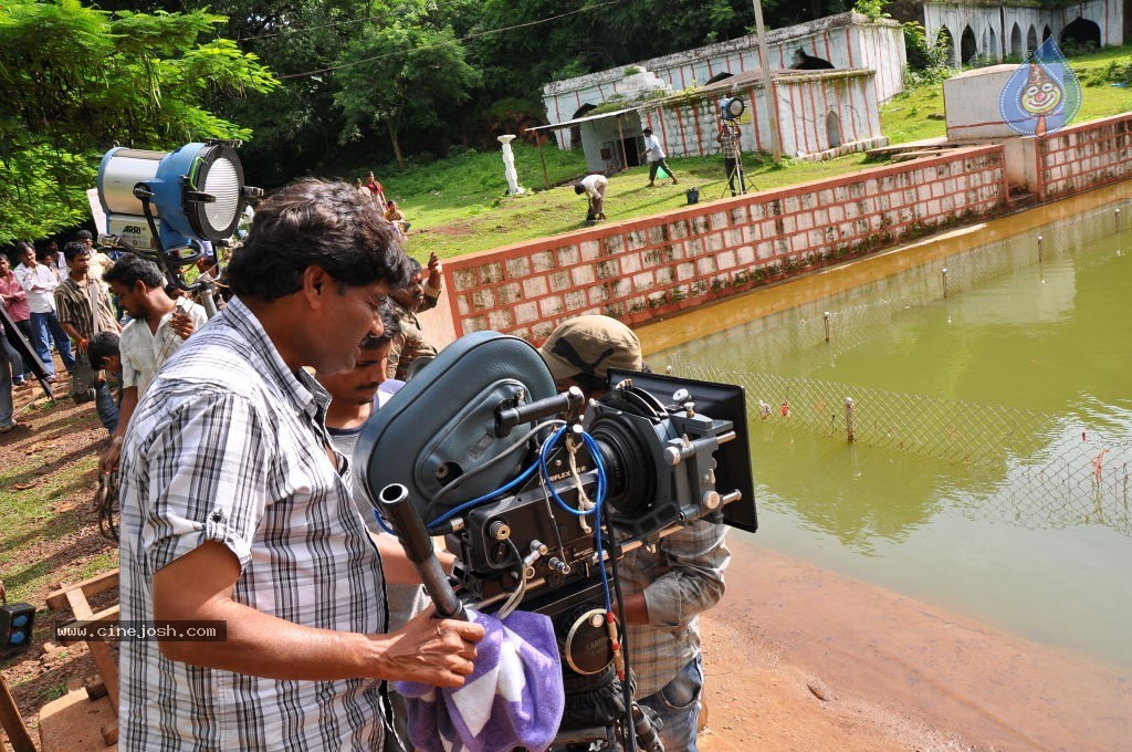 Ishta Sakhi Movie Stills - 59 / 183 photos