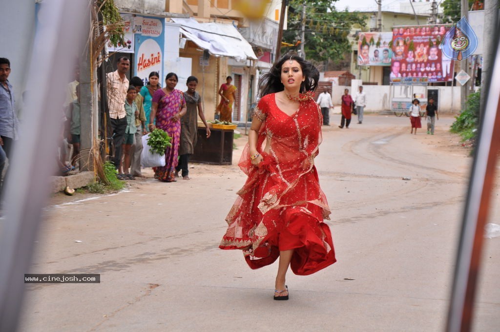 Ishta Sakhi Movie Stills - 112 / 183 photos