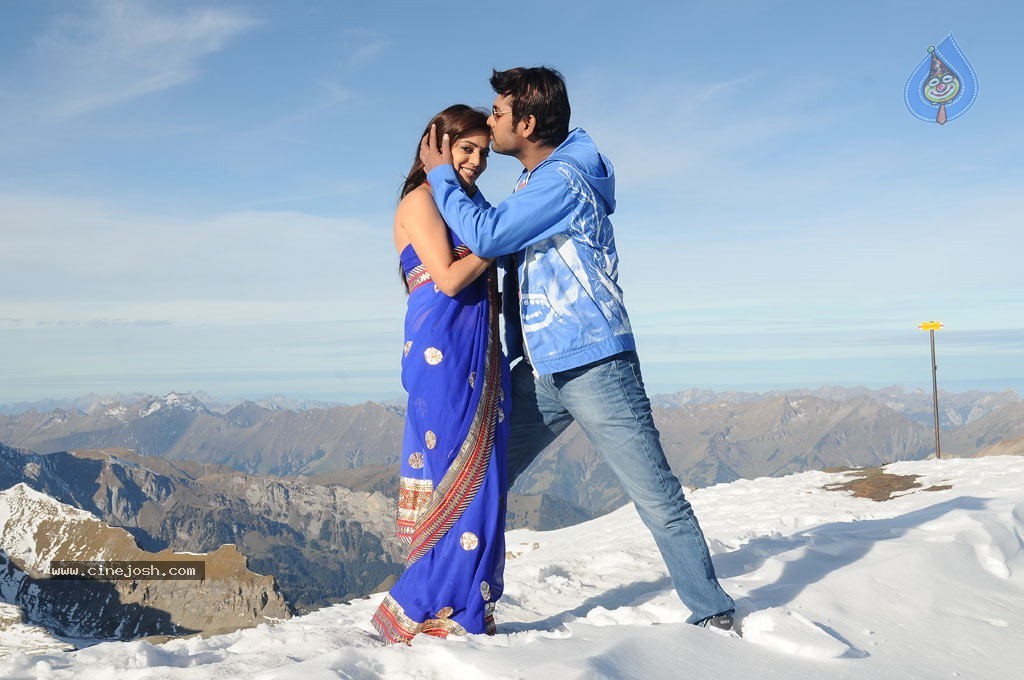 Ishtam Tamil Movie Hot Stills - 5 / 84 photos