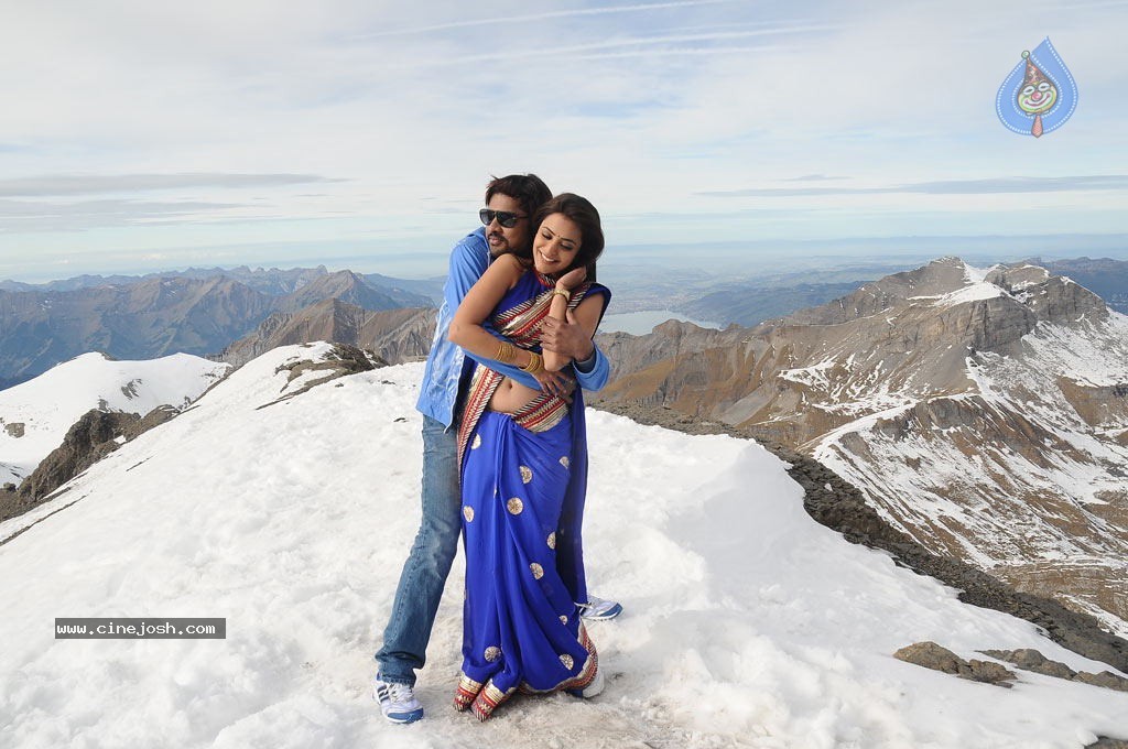 Ishtam Tamil Movie Hot Stills - 11 / 84 photos