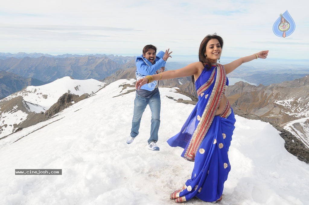 Ishtam Tamil Movie Hot Stills - 29 / 84 photos