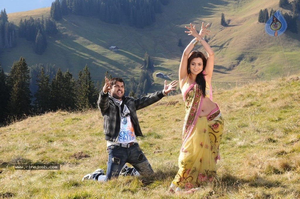 Ishtam Tamil Movie Hot Stills - 33 / 84 photos