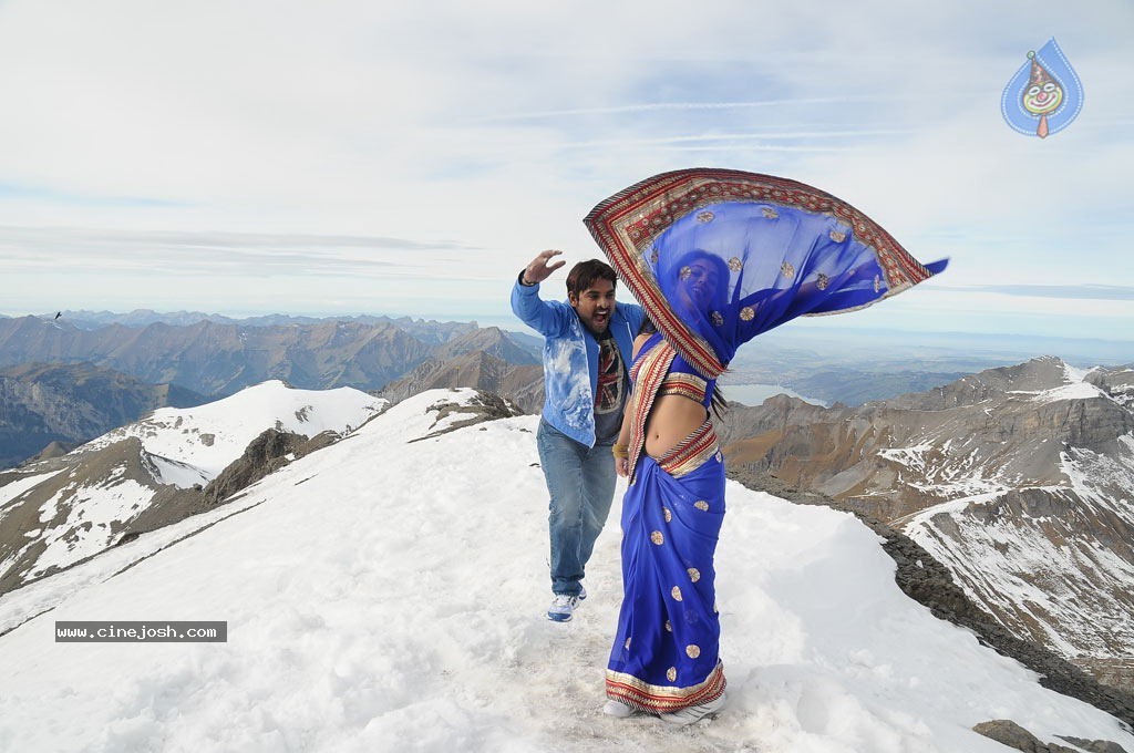Ishtam Tamil Movie Hot Stills - 58 / 84 photos