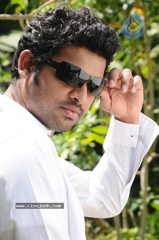 Ishtam Tamil Movie Latest Stills - 32 / 67 photos