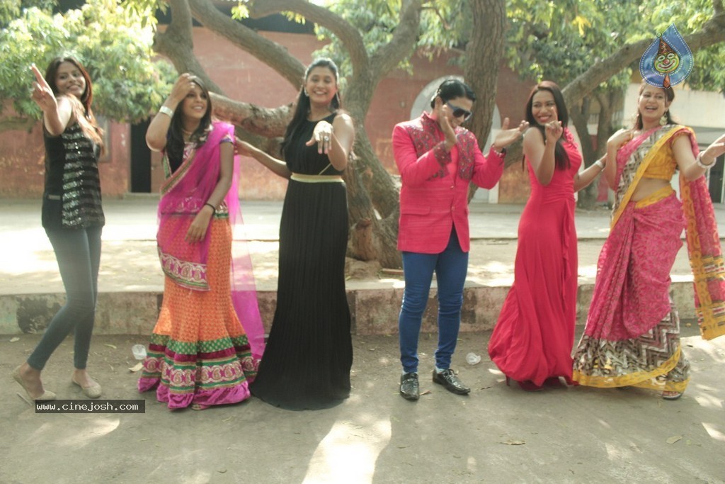 Iyakkunar Tamil Movie Stills - 8 / 86 photos