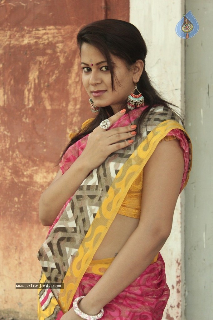 Iyakkunar Tamil Movie Stills - 20 / 86 photos