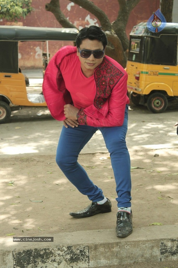 Iyakkunar Tamil Movie Stills - 22 / 86 photos
