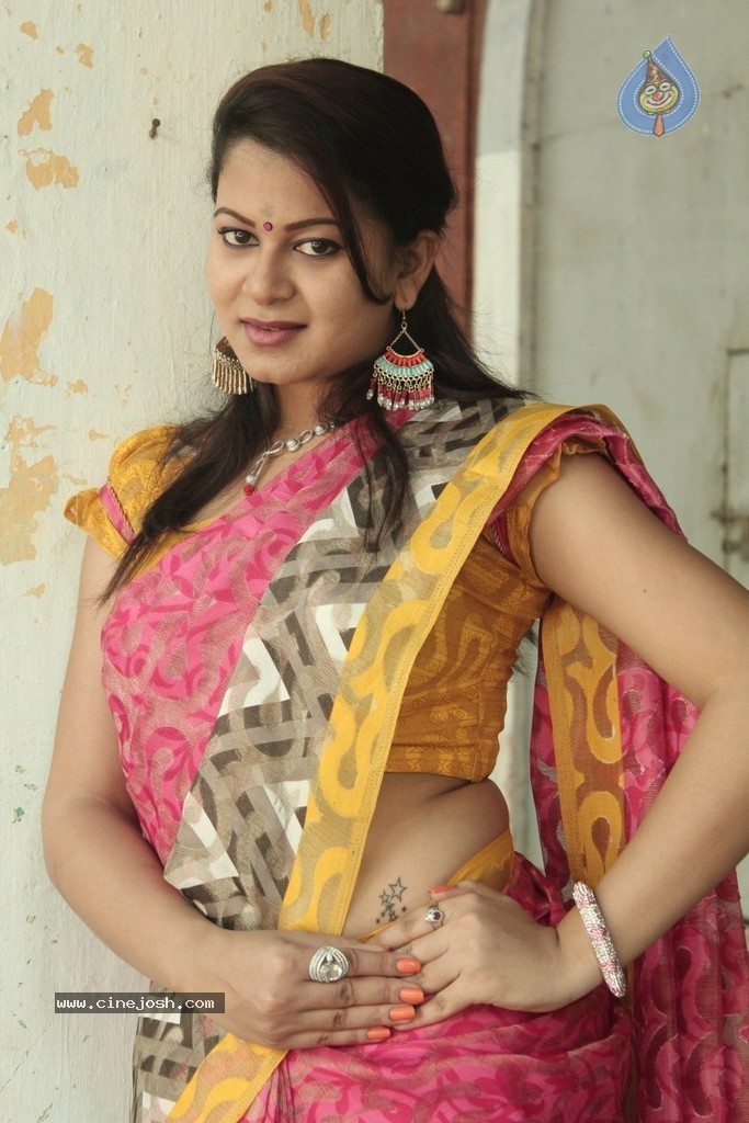 Iyakkunar Tamil Movie Stills - 43 / 86 photos