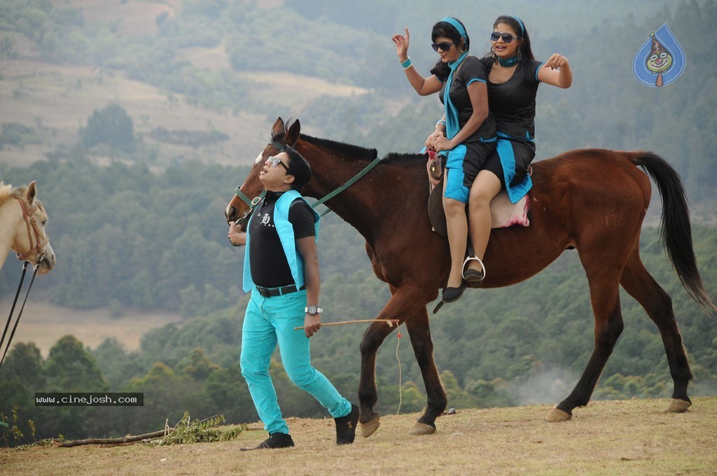Iyakkunar Tamil Movie Stills - 46 / 86 photos
