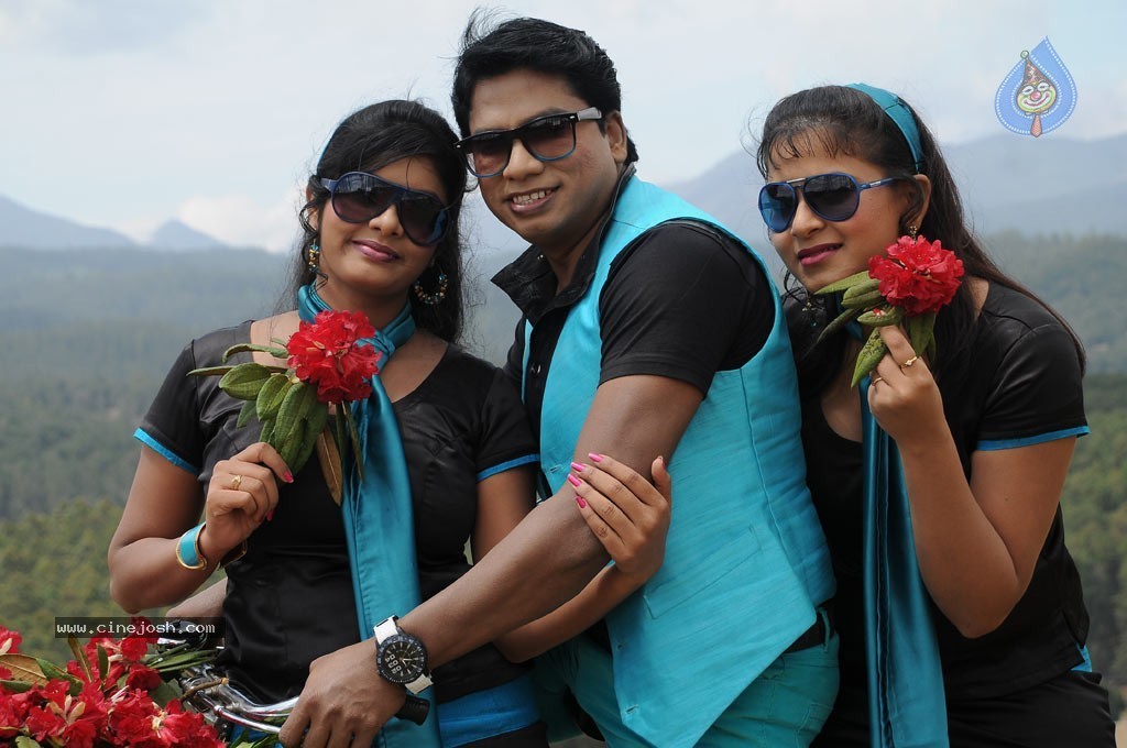 Iyakkunar Tamil Movie Stills - 74 / 86 photos