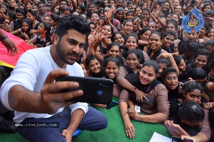 Jaanu Team At Raghu College - 3 / 17 photos