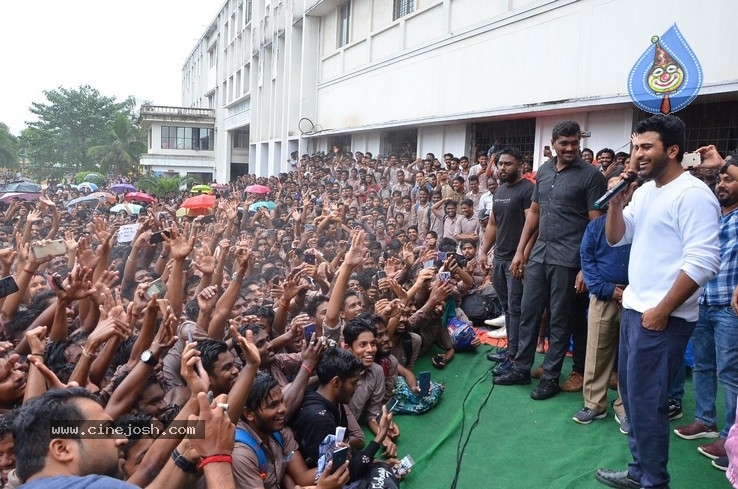 Jaanu Team At Raghu College - 5 / 17 photos