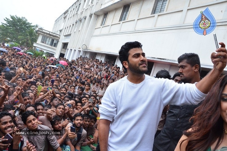 Jaanu Team At Raghu College - 9 / 17 photos