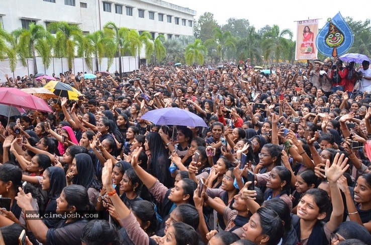 Jaanu Team At Raghu College - 10 / 17 photos