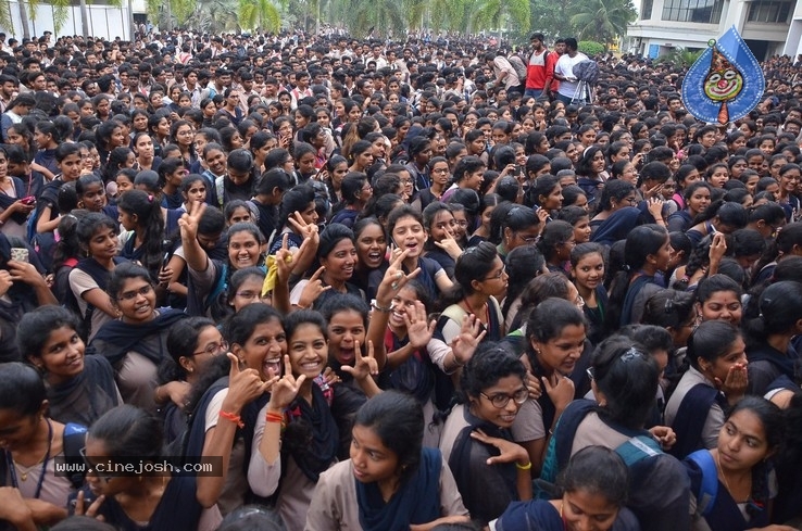 Jaanu Team At Raghu College - 16 / 17 photos