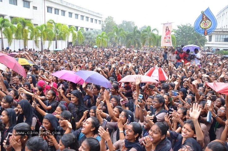 Jaanu Team At Raghu College - 17 / 17 photos