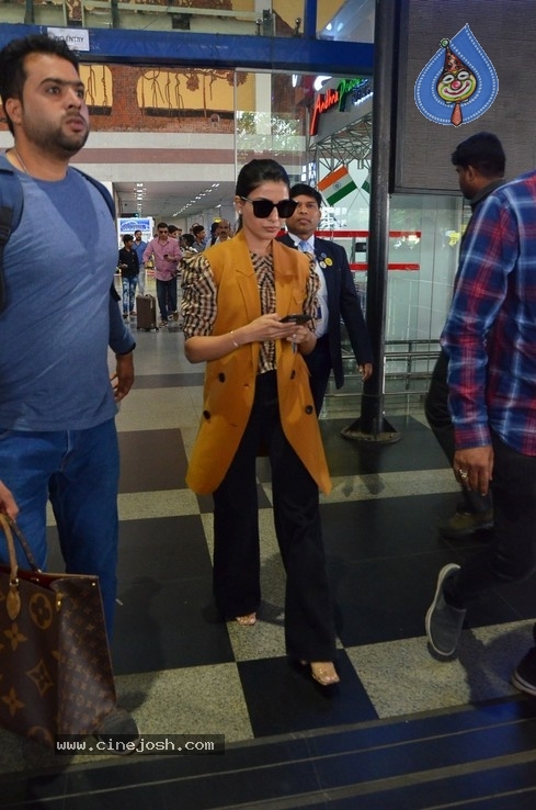 Jaanu Team at Vizag Airport - 1 / 17 photos