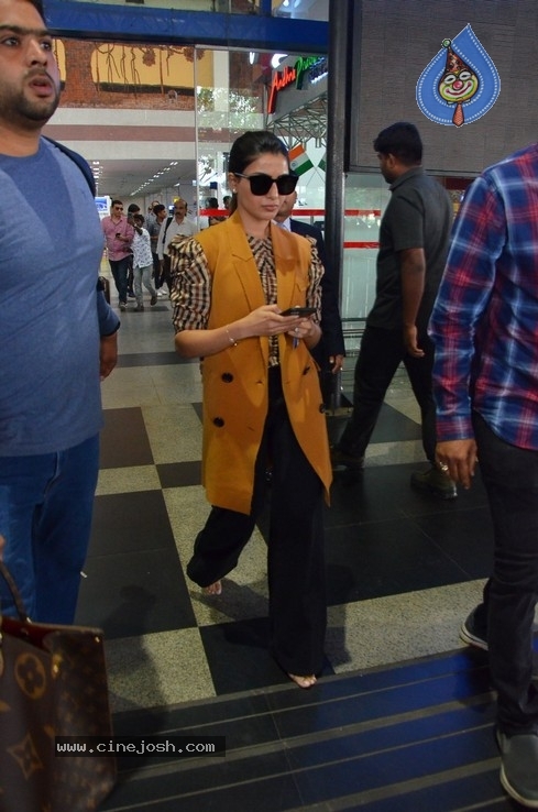 Jaanu Team at Vizag Airport - 9 / 17 photos