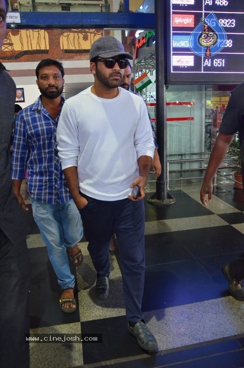 Jaanu Team at Vizag Airport - 17 / 17 photos