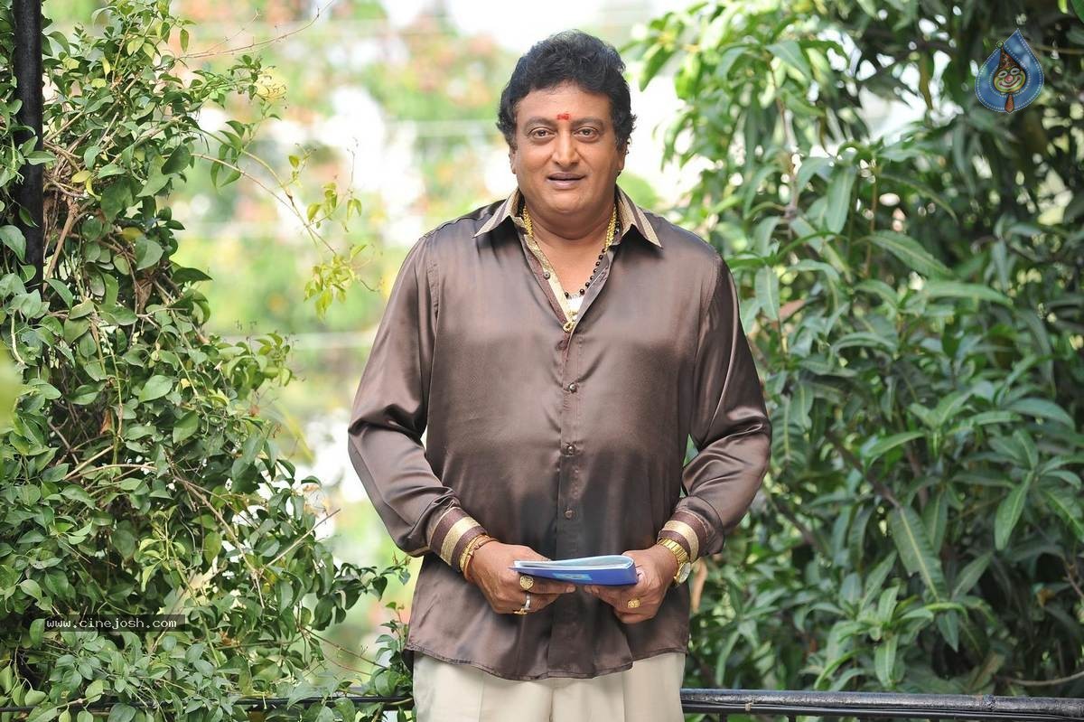 Jadoogadu Movie Stills n Walls - 30 / 51 photos