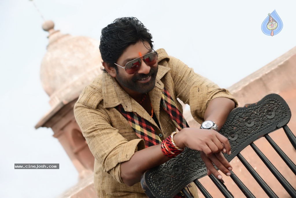 Jagapathi Babu Stills in Pilla Nuvvuleni Jeevitham - 1 / 3 photos