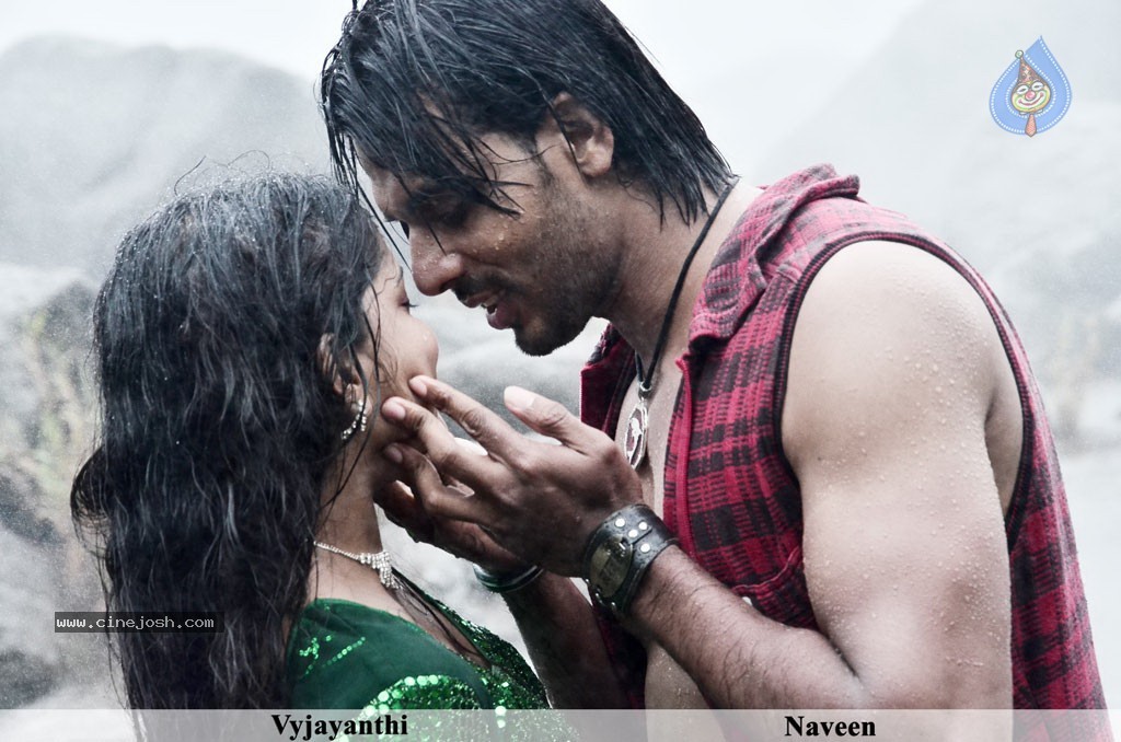 Jamaai Tamil Movie Hot Stills - 31 / 39 photos