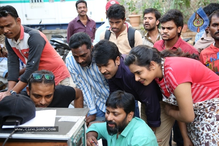 Jambalakidi Pamba Movie Working Stills - 10 / 10 photos
